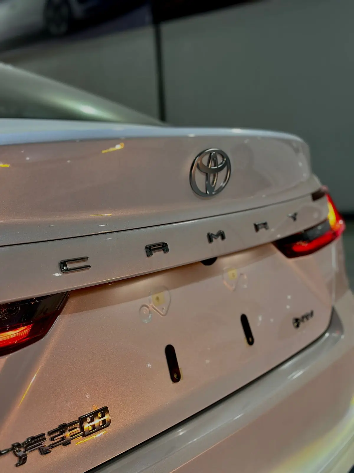 تويوتا كامري ٢٠٢٤ هايبرد فول مواصفات زيرو شامل الرقم - الصورة 10