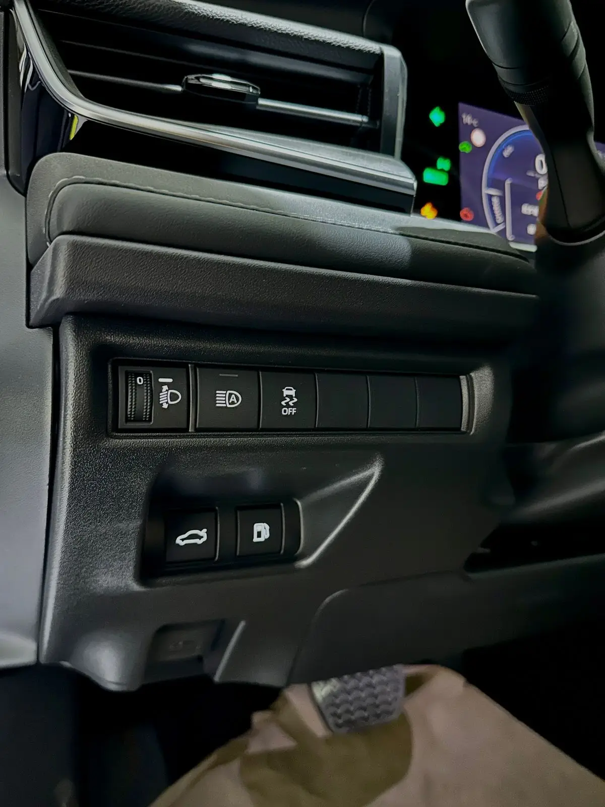 تويوتا كامري ٢٠٢٤ هايبرد فول مواصفات زيرو شامل الرقم - الصورة 8