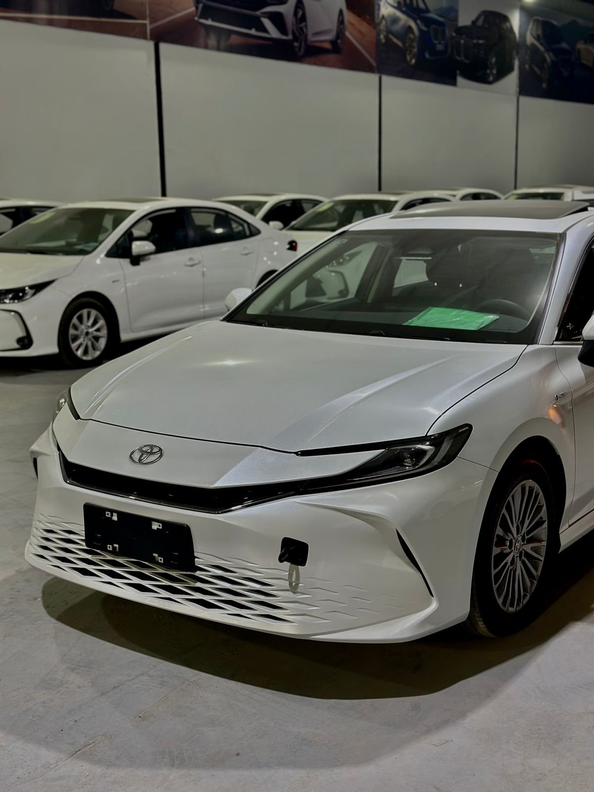 تويوتا كامري ٢٠٢٤ هايبرد فول مواصفات زيرو شامل الرقم