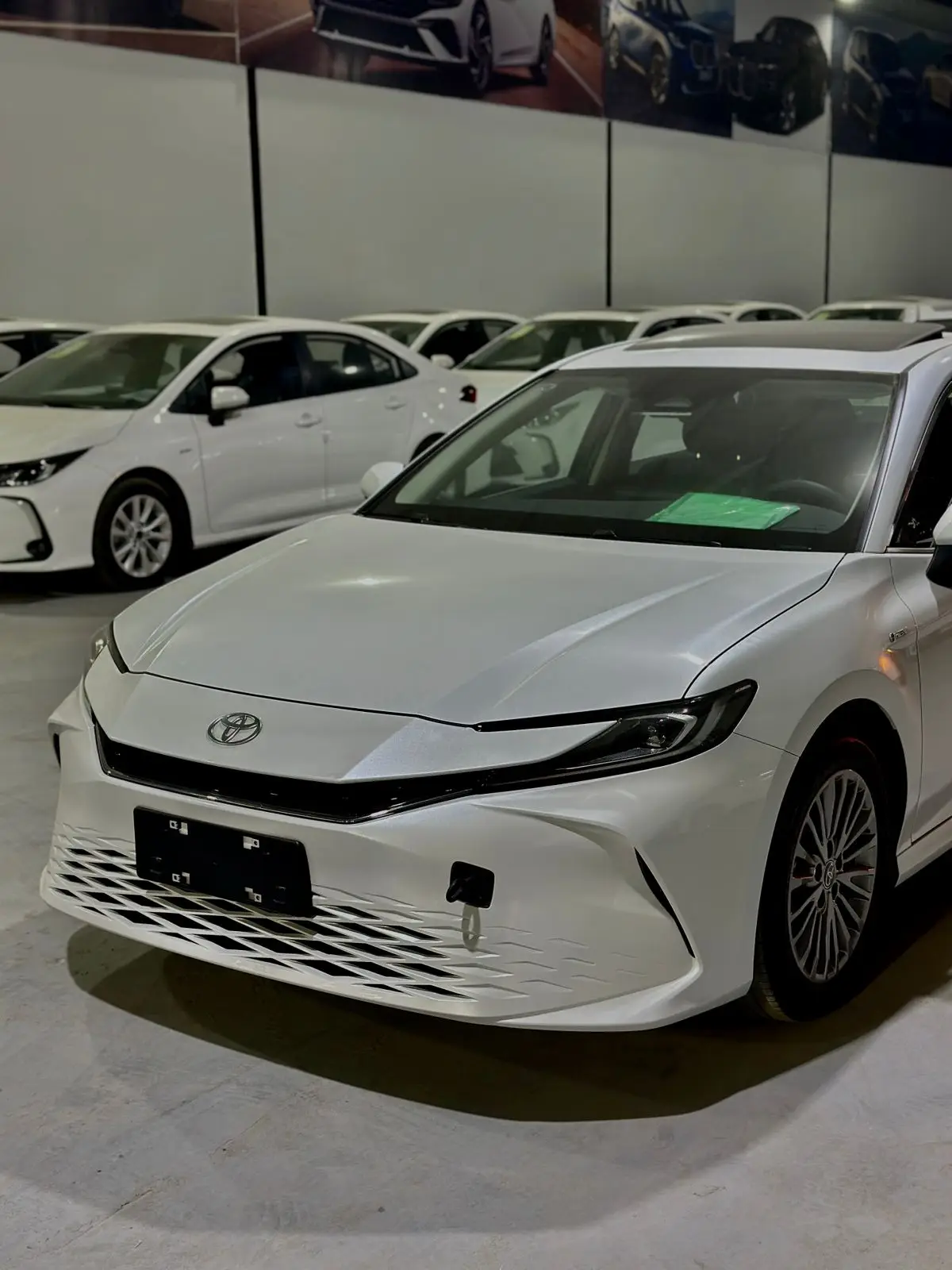 تويوتا كامري ٢٠٢٤ هايبرد فول مواصفات زيرو شامل الرقم - الصورة 3